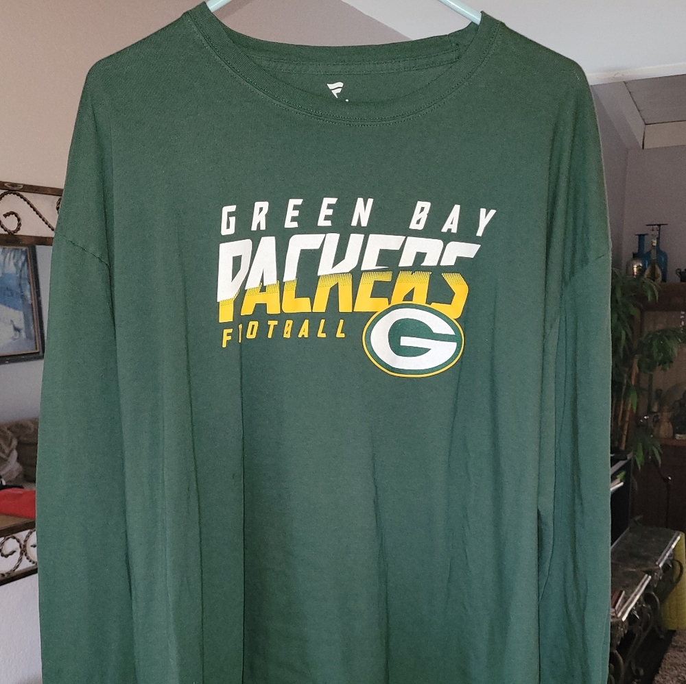 Fanatics NFL Green Bay Packers long sleeve tshirt.